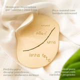 Relicário Decorativo Linha Bordada Frase "Viver não é uma Linha Reta" - 17x13cm