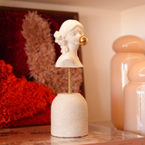 ESCULTURA MENINA CERÂMICA OFF WHITE