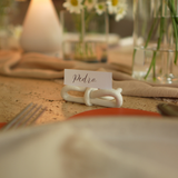 Marcador de Mesa de Laço Branco