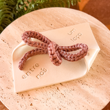 Relicário Decorativo Laço Bordado Rosa Frase "Entre Nós um Laço" - 10x14cm