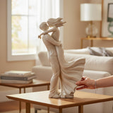 Escultura Decorativa Casal em Poliresina Off-White - 30x17,5x8,8cm