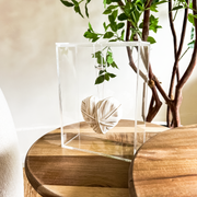 Caixa Acrílica c/ Coração Branco Fio Dourado II - 21x16cm