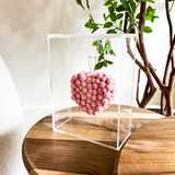 Caixa Acrílica c/ Coração Rosa Claro Pelúcia - 21x16cm