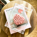 Caixa Acrílica c/ Coração Rosa Claro Pelúcia - 21x16cm