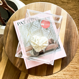 Caixa Acrílica c/ Coração Branco Fio Dourado II - 21x16cm