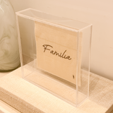 Caixa Acrílica c/ Bordado Família - 20x20cm