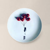 PRATO DECORATIVO MENINA BALÕES PORCELANA VERMELHO - 27CM