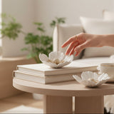 Escultura de Flores c/ Detalhes Dourados - 12cm